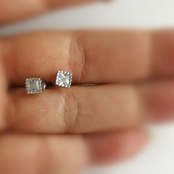 Sterling Silver square CZ stud earrings 🆕 - Picture 5 of 5